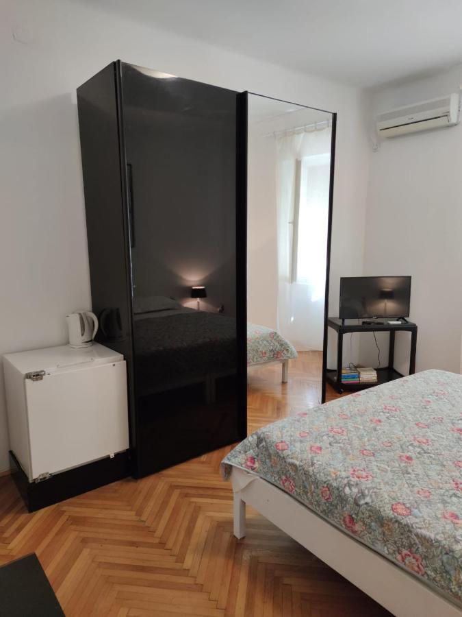 Private Accommodation Raspudic Сплит Екстериор снимка