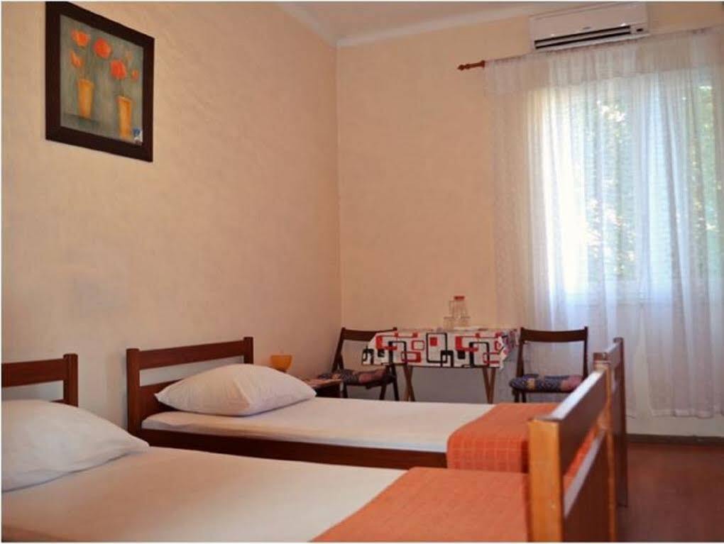 Private Accommodation Raspudic Сплит Екстериор снимка